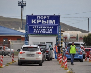 Керченская переправа временно приостановила работу