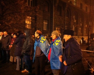 Крымские татары организовали пикет под АП