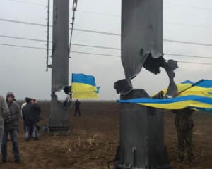 Под Чаплынкой взорвали поврежденные электроопоры