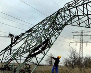 Яценюк вимагає покарати причетних до постачання електроенергії в Крим