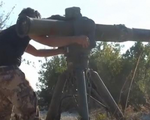 Появилось видео, как сирийские повстанцы противотанковой ракетой разгромили вертолет РФ