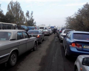 Потік автомобілів на окуповану територію Донбасу збільшився удвічі