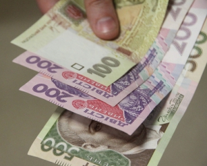 Нацбанк опустил курс доллара ниже 24 гривен