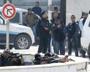Туніс закрив кордон з Лівією на півмісяця