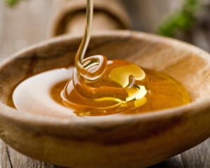 Вісім причин відмовитись від цукру і почати їсти мед