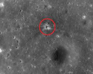 Вчені знайшли на Місяці сліди від &quot;падіння людини&quot;