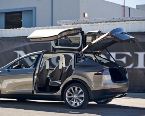 Tesla оголосила ціну на Model X