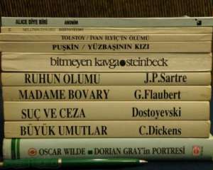 В Крыму сожгли учебники турецкого языка и уволили учителей