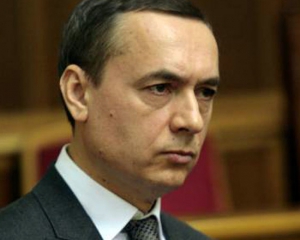 После сложения полномочий Мартыненко, его обвинители обязаны поступить так же  – эксперт