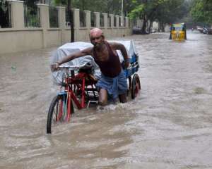 Почти 200 человек погибли из-за потопов в Индии