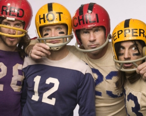 Дівоче тріо записало "кухонний кавер" хіта RHCP