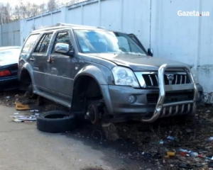 На штрафплощадке под Киевом повредили 56 машин и 2 украли