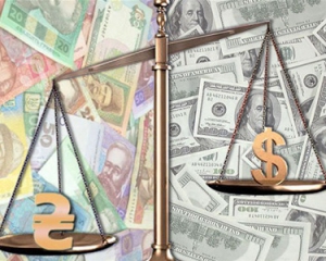 Стабільність гривні залежатиме від ціни на харчі та метал - експерт