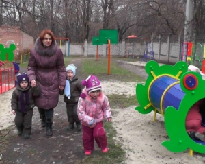 Украинцы из Бостона подарили спортплощадку детдому в Краматорске