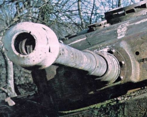 Ворог маскує на лінії фронту танки і гармати - Тимчук