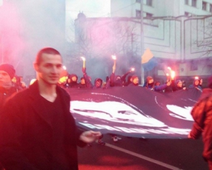 &quot;Революция!&quot;: шествие поддержки Медведько и Полищука пошло к прокуратуре