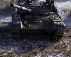 Под Красногоровкой по позициям ВСУ отработал вражеский танк