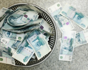 Російському рублю прогнозують обвал до 90 за долар