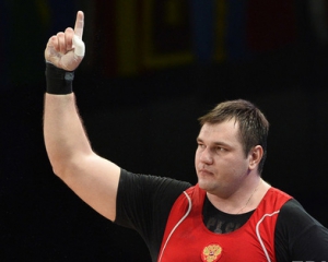 Российского тяжелоатлета-рекордсмена дисквалифицировали за допинг