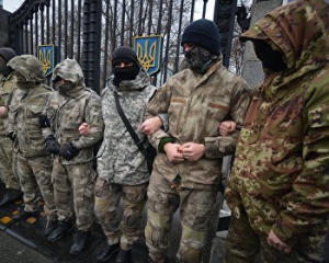 Бійці батальйону &quot;Київська Русь&quot; мітингуют під Генштабом у Києві