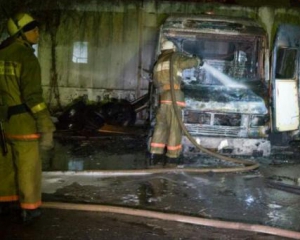 У Києві згоріли дві карети швидкої допомоги