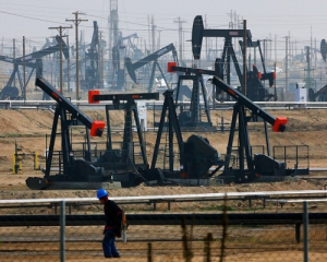 Ціна нафти Brent може впасти до $30 - Bloomberg