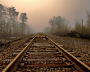 На Закарпатье пассажирский поезд насмерть сбил 15-летнюю девушку