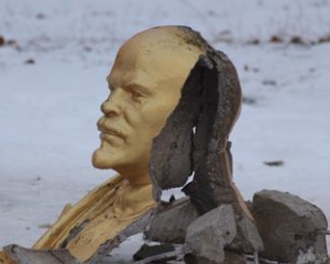 В Украине демонтировали более 800 памятников Ленину