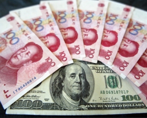 Китай обмежив продаж доларів - Financial Times
