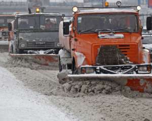 У Києві 500 машин прибирають сніг