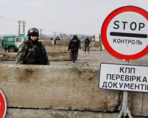 Потік людей і машин на донбаських КПП значно зріс