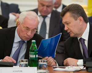 Суд лишил пенсий Януковича и Азарова