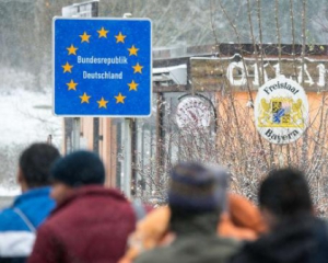 Однопартійці Меркель збирають підписи за закриття кордонів