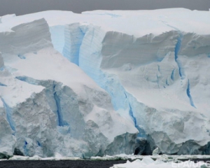 Вчені знайшли під кригою Антарктиди найбільший каньйон на Землі