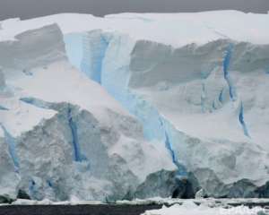 Вчені знайшли під кригою Антарктиди найбільший каньйон на Землі