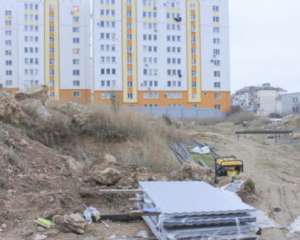 Жителі Севастополя пікетують проти будівництва для ФСБ