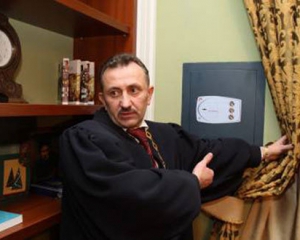 Судью- "колядника" Зварича выпустили из тюрьмы - СМИ