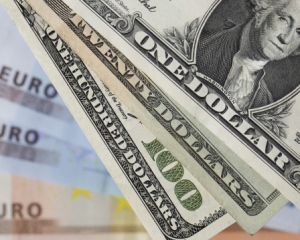 Доллар и евро продолжают идти вверх