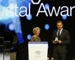 Ди Каприо получил премию на форуме в Давосе