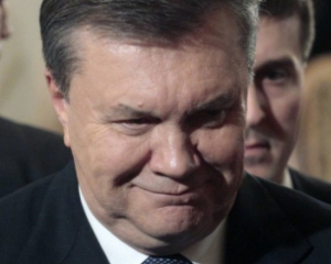 Янукович продовжує заправляти Кримом - екс-спікер півострова