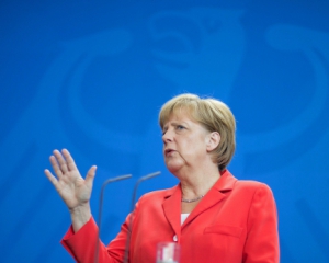 На Меркель подали в суд через политику приема мигрантов