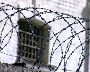 У Бразилії понад 100 зеків втекли із в'язниці, підірвавши стіну