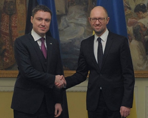 Яценюк и эстонский премьер договорились не допустить реализацию &quot;Северного потока-2&quot;