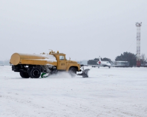 У московських аеропортах через снігопад відмінили 41 авіарейс