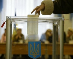 "Єдність" вважає призупинення виборів до столичних райрад згортанням децентралізації