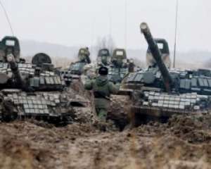 Боевики на 40 танках и 70 ББМ готовятся к наступлению - разведка