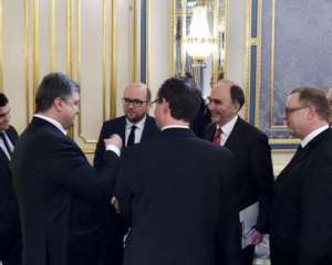 Порошенко обсудил санкции против России с представителями Бундестага