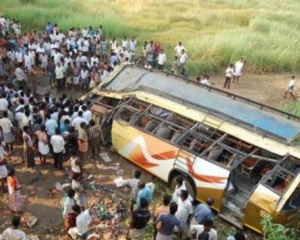 В Індії автобус впав у річку: близько 40 загиблих