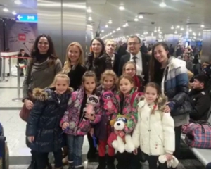 Украинские дети застряли в Канаде из-за недобросовестного туроператора