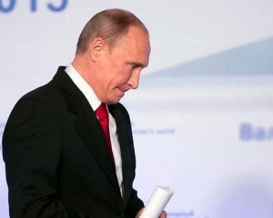 Путін хоче посадити Україну на гачок - російський економіст